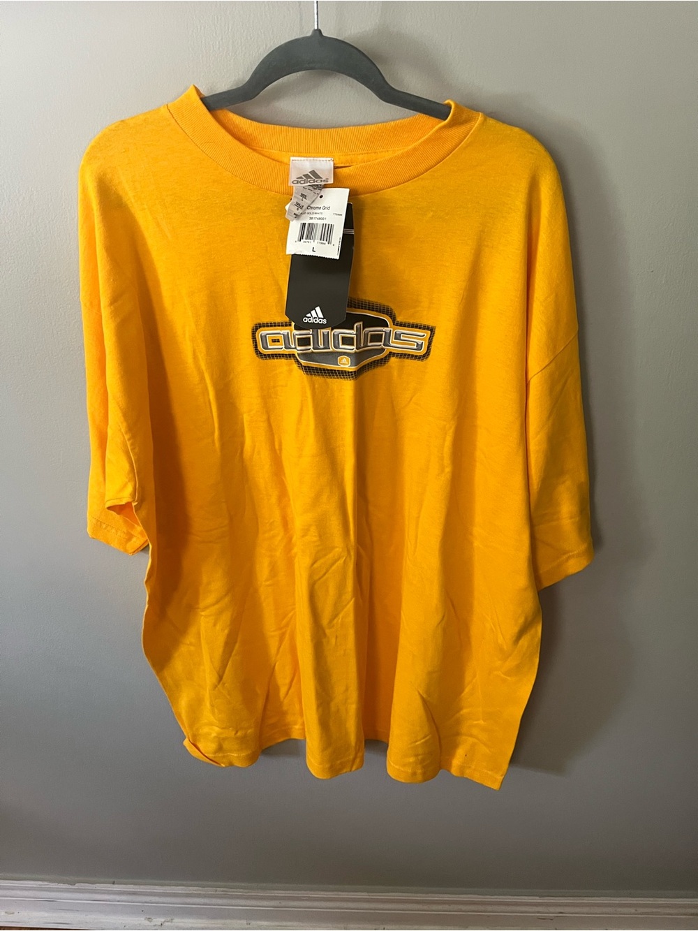 NWT VINTAGE MENS ADIDAS SHIRT. LARGE
